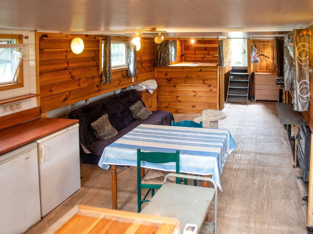Comfy Houseboat In Florennes Next To The Forest Buitenkant foto