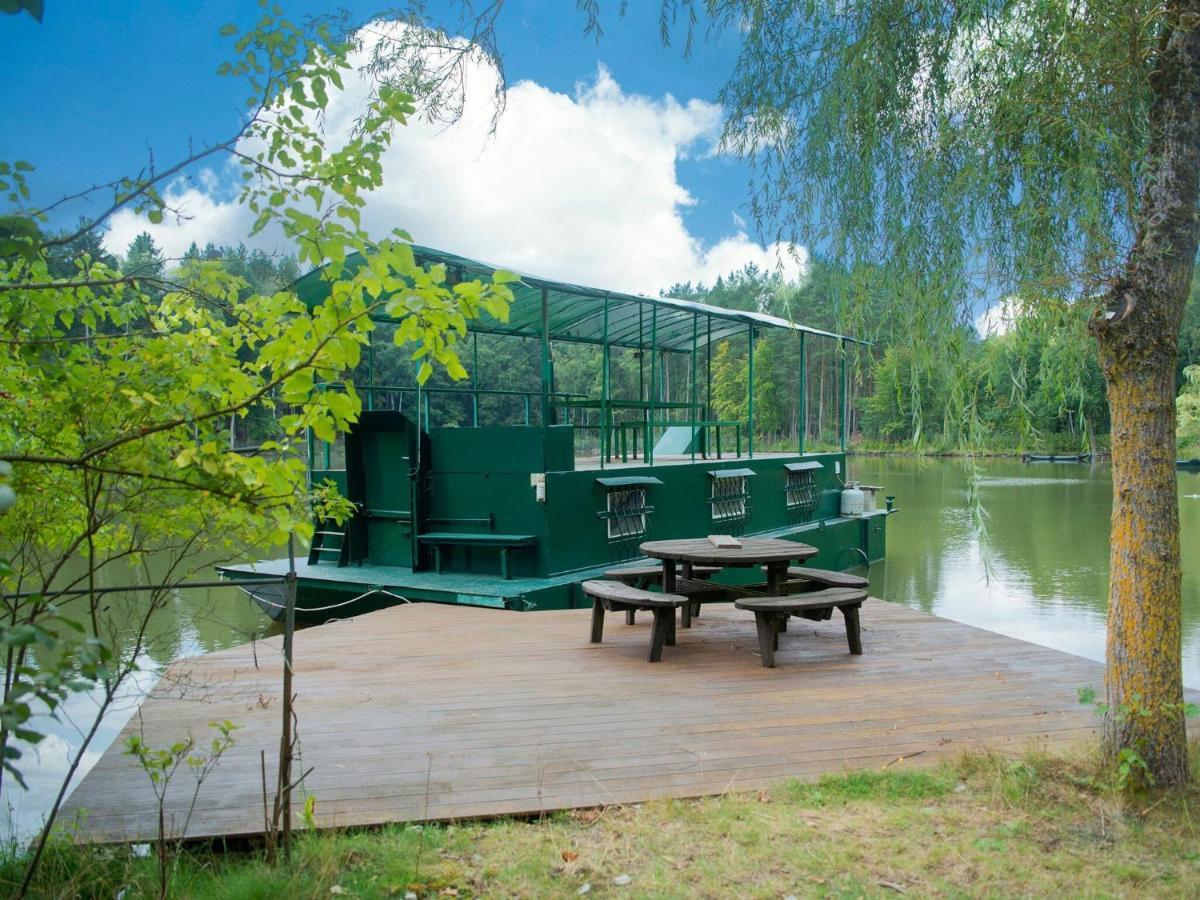 Comfy Houseboat In Florennes Next To The Forest Buitenkant foto