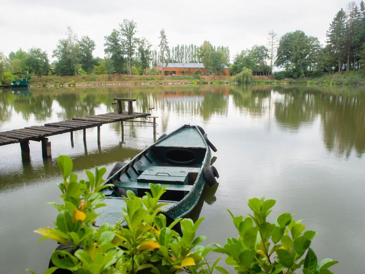 Comfy Houseboat In Florennes Next To The Forest Buitenkant foto